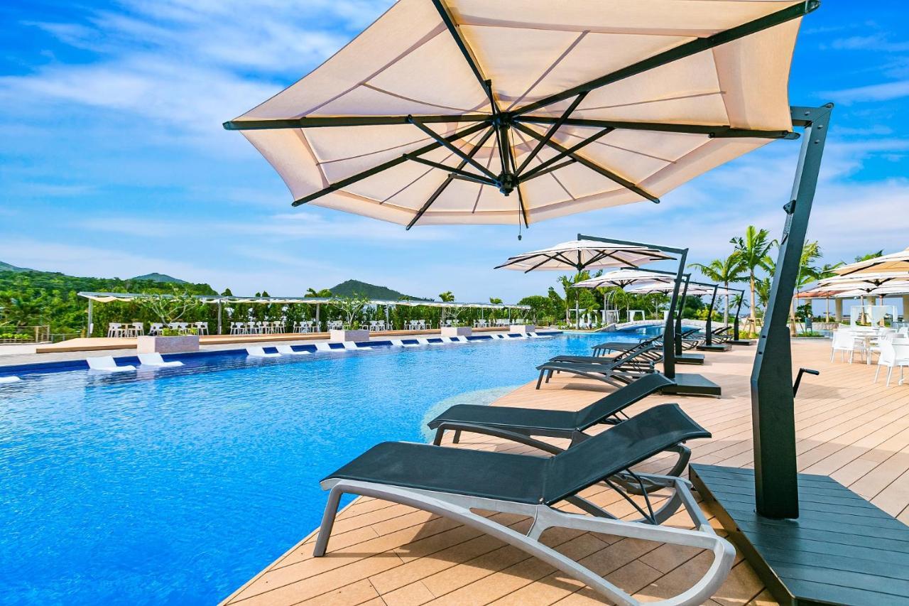 נאגו Oriental Hotel Okinawa Resort & Spa מראה חיצוני תמונה The pool at the resort
