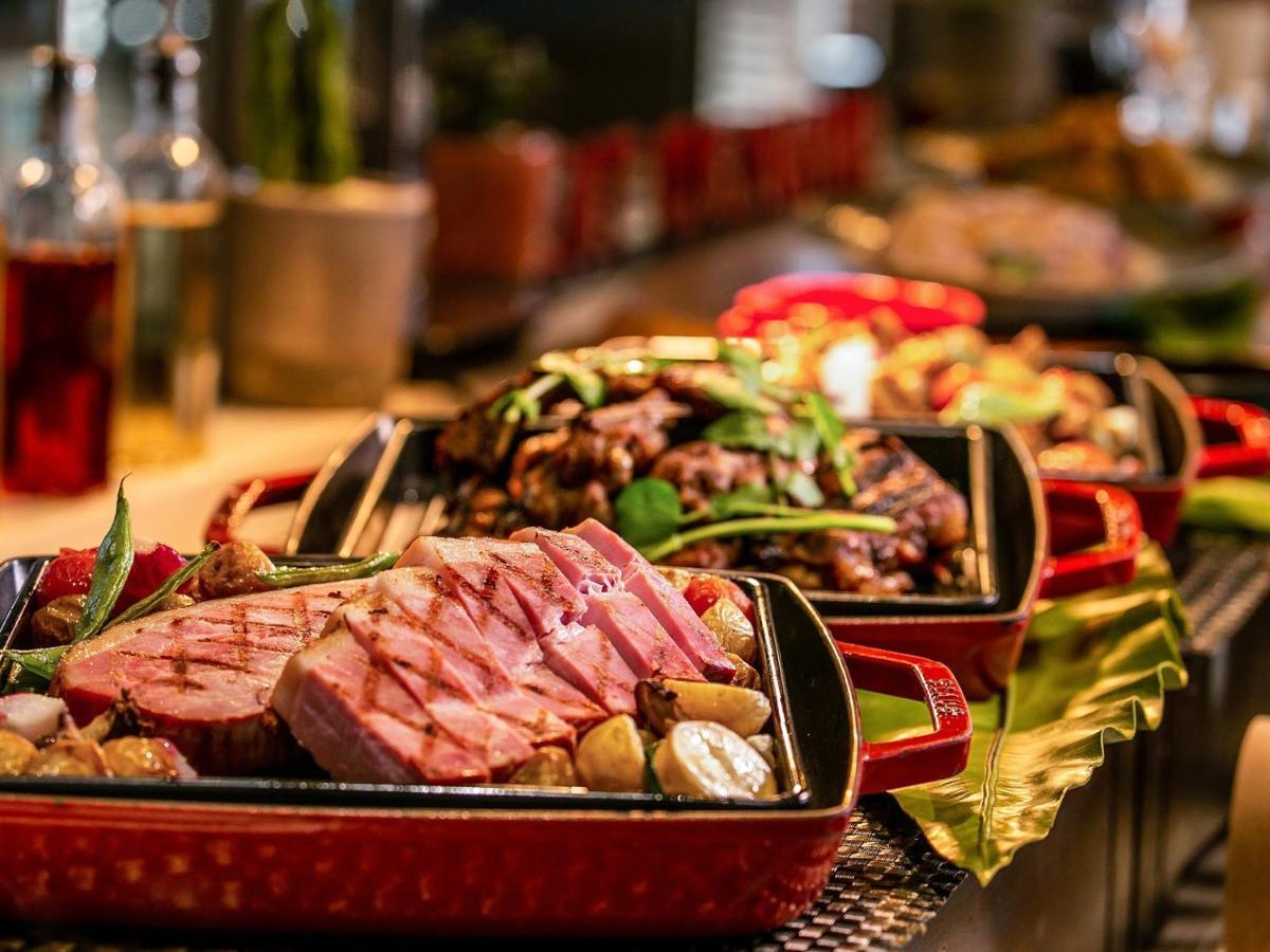 נאגו Oriental Hotel Okinawa Resort & Spa מראה חיצוני תמונה A buffet at a hotel