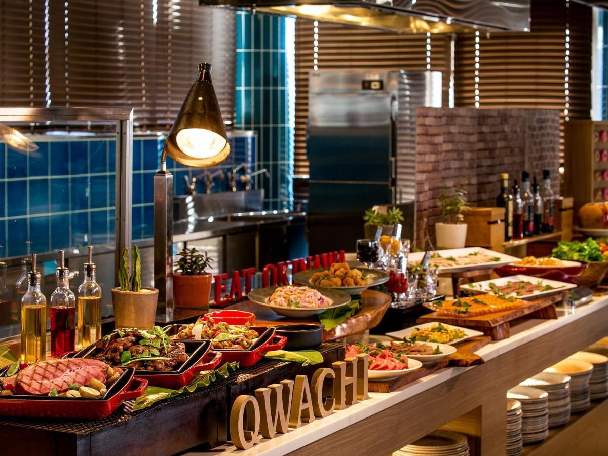 נאגו Oriental Hotel Okinawa Resort & Spa מראה חיצוני תמונה A buffet at a restaurant
