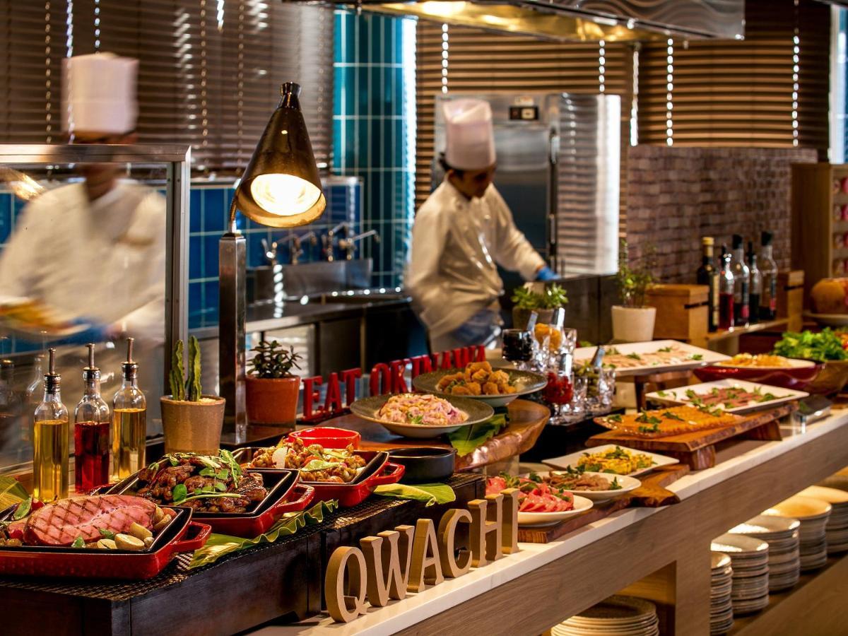 נאגו Oriental Hotel Okinawa Resort & Spa מראה חיצוני תמונה A buffet at a restaurant