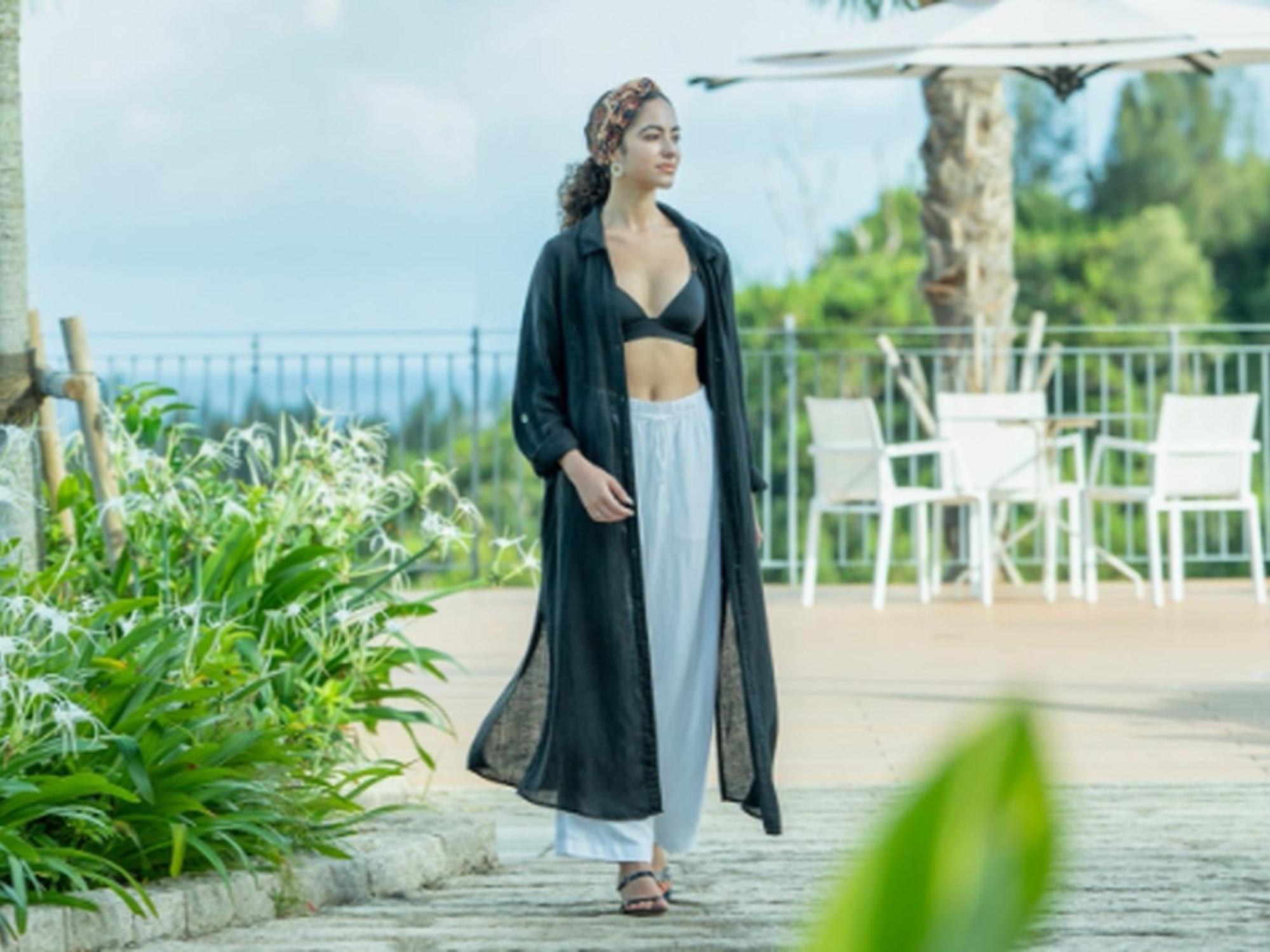 נאגו Oriental Hotel Okinawa Resort & Spa מראה חיצוני תמונה A woman wearing a kaftan