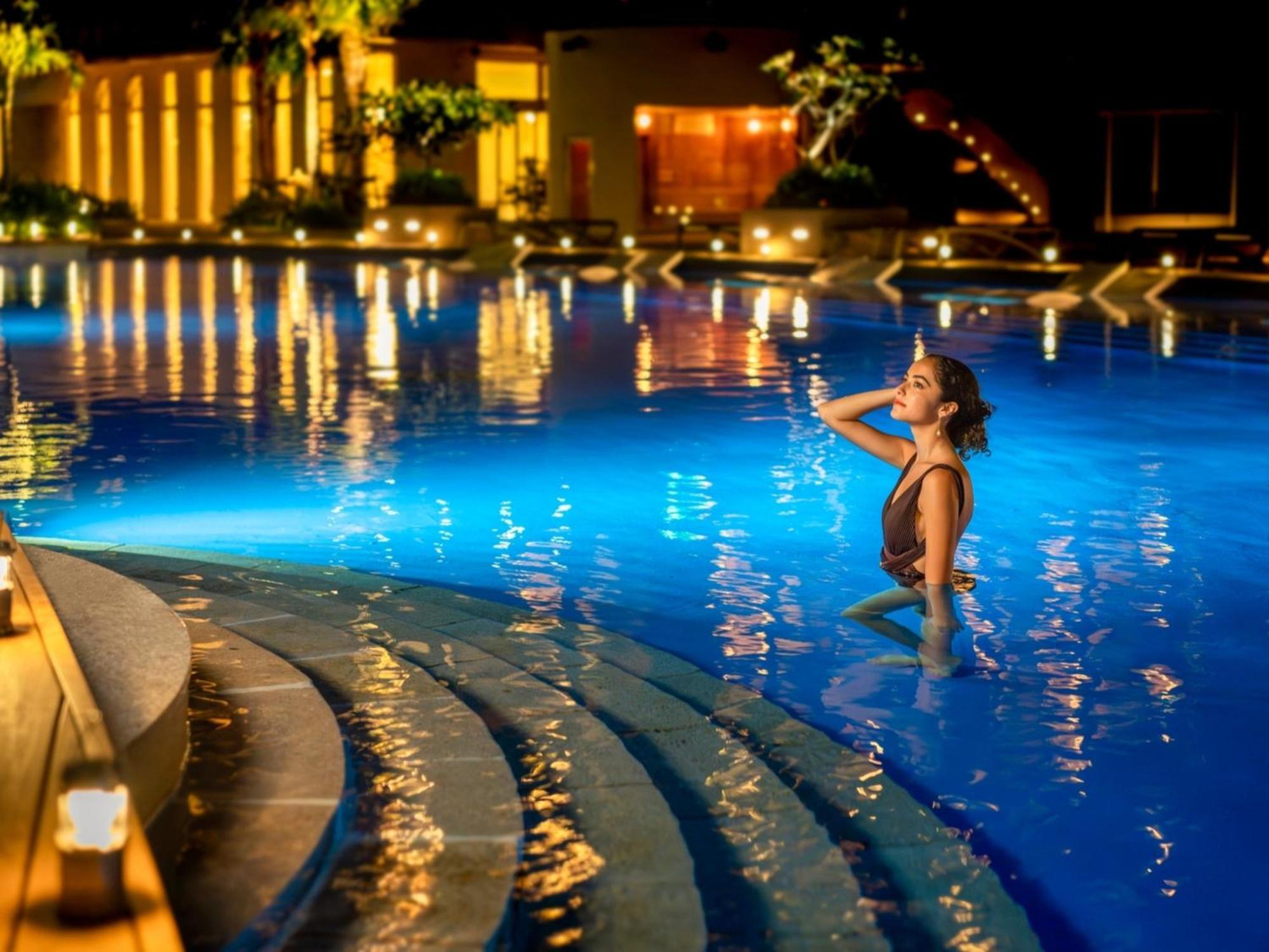נאגו Oriental Hotel Okinawa Resort & Spa מראה חיצוני תמונה The pool at the resort