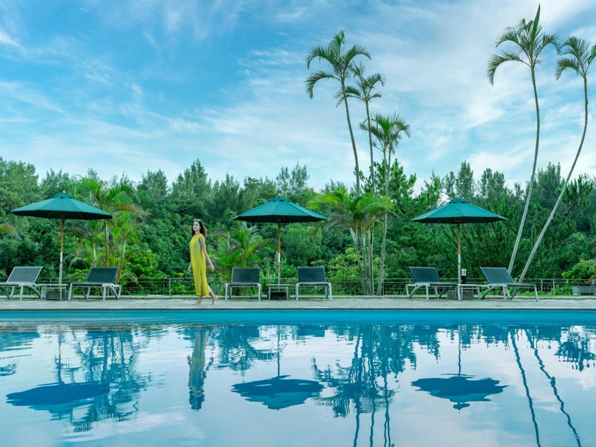נאגו Oriental Hotel Okinawa Resort & Spa מראה חיצוני תמונה The swimming pool at the resort