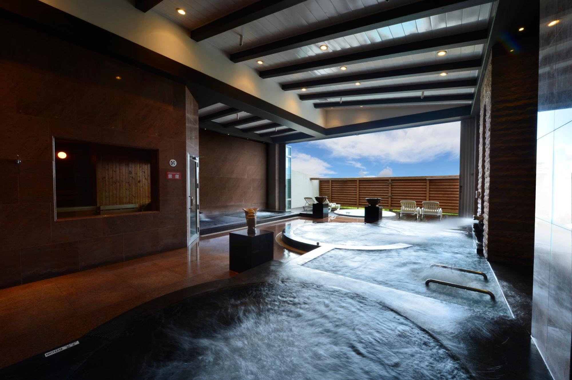 נאגו Oriental Hotel Okinawa Resort & Spa מראה חיצוני תמונה A modern onsen in Tokyo